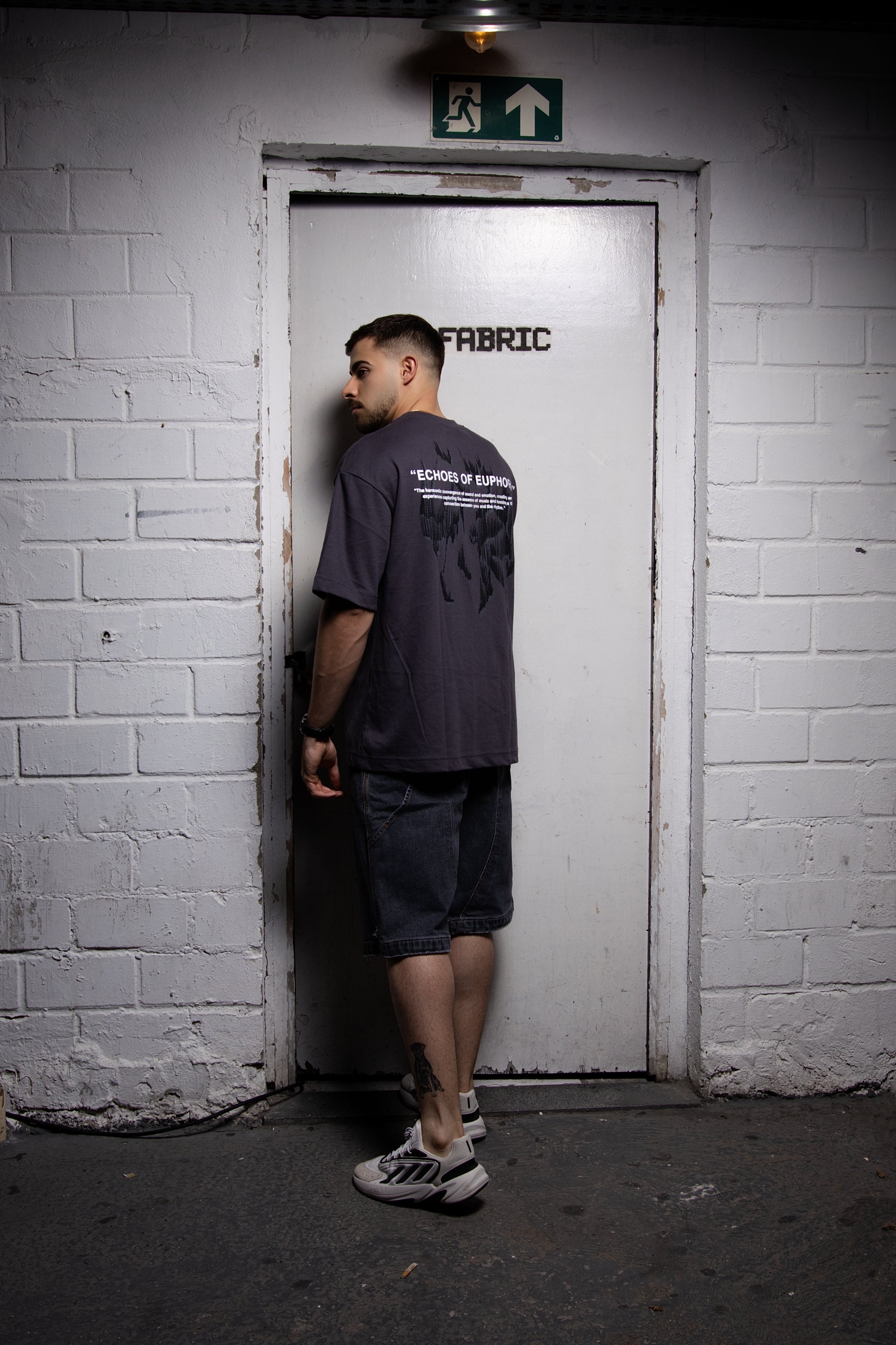 Echoes of Euphoria Oversized Tee - Chumbo