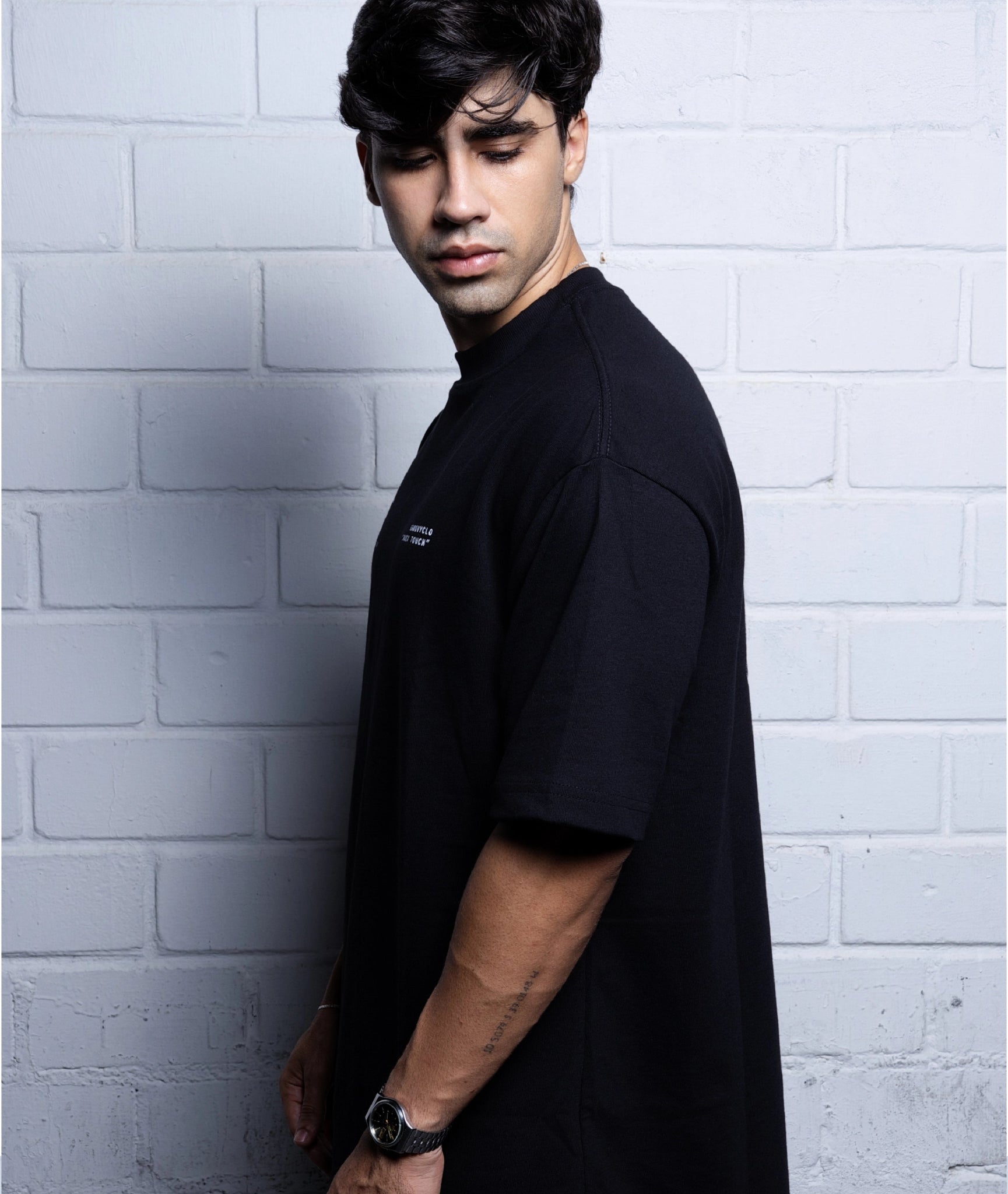 Index Touch Oversized Tee - GROOVYCLO